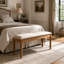 Banc de rangement en bois de style campagnard avec coussin moelleux – Pieds tournés en forme de fuseau, finition naturelle, assise recouverte de lin, style moderne du milieu du siècle pour l'entrée, le couloir, le salon et le coin lecture.-949436316-949436319