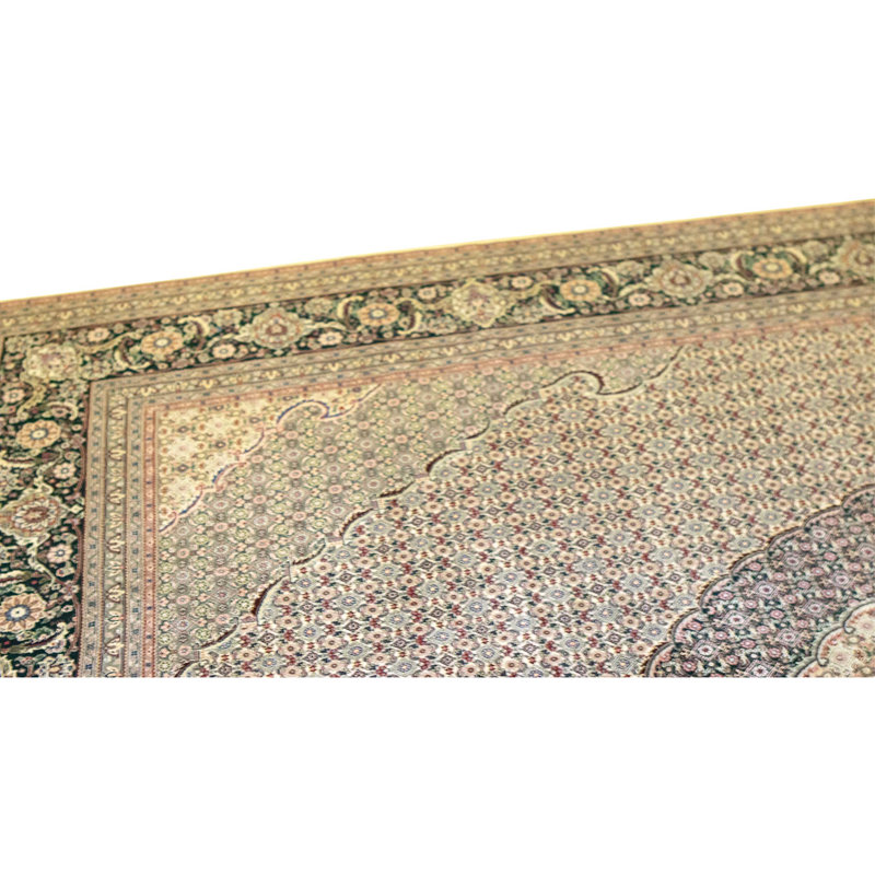 Hand Knotted Wool Area Rug in Ivory And Green