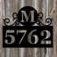 Décoration murale monogramme d'adresse «Top lettre» 1 ligne-480946714-480998556