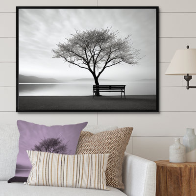 «Black and White Lakeside Nature Serenity», reproduction sur toile
