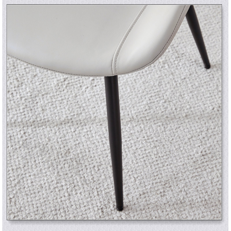 Chaise de salle à manger avec coussin de dossier en cuir artificiel gris clair, pieds en métal noir, élargie courbée, 6