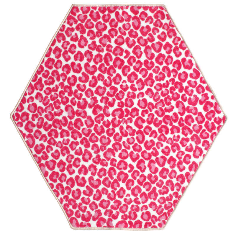 Tapis rouge / beige à imprimé animal, Hexagone 7 pi