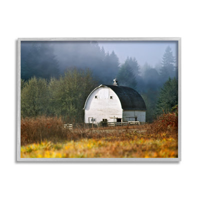 «White Barn Woodland Clearing» encadré sur bois par Dennis Frates, photographie
