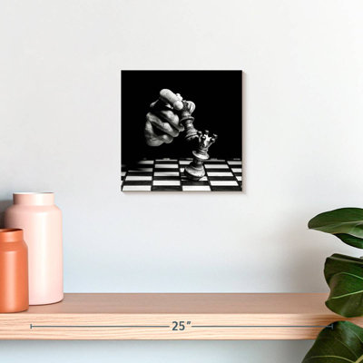 Senne Toppling Chess Piece