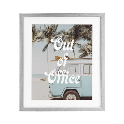 «Retro Out Of Office Beach», reproduction encadrée sous verre, par Lil 'Rue