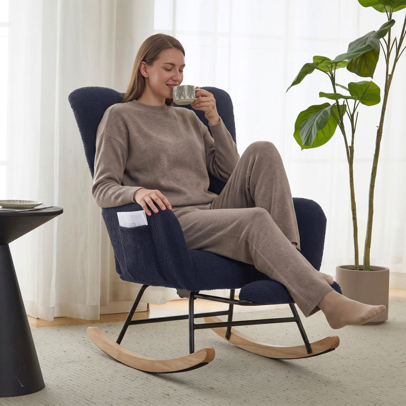 Ensemble fauteuil berçant à oreilles en tissu Teddy et repose-pieds, fauteuil à bascule d'allaitement avec poche de rangement latérale, mouvement de glissement fluide, base en bois massif sécurisée, fauteuil d'appoint confortable pour le salon