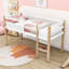 Lit mezzanine simple en bois avec échelle-499246106