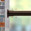 Tringle à rideau à tension de qualité supérieure - Paravent réglable sans perçage, tringle à rideau de douche, conception à verrou à ressort robuste pour fenêtres, cabine de salle de bain et séchoir, s'adapte à diverses surfaces murales