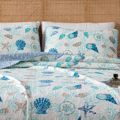 Coastal Inspired Seashell Reversible Quilt Set with Shams