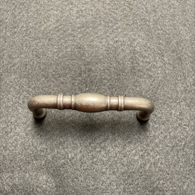 Poignée centrale 3 po