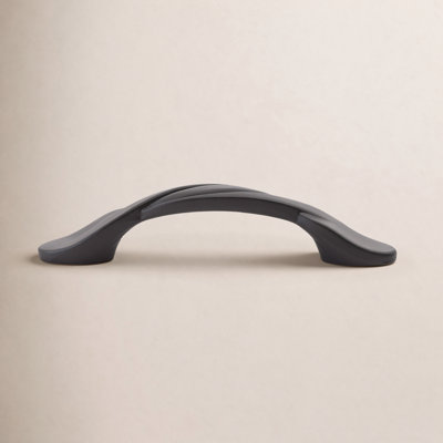 Classic Twisted Arch Cabinet Pull