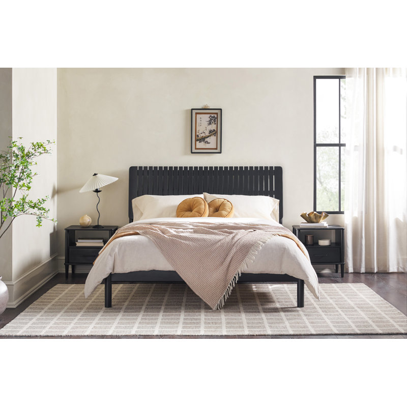 Ensemble de chambre à coucher avec lit plateforme et tables de chevet Boshell