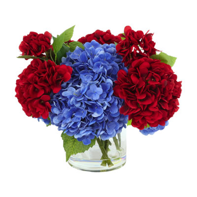 Hortensias dans un vase en verre