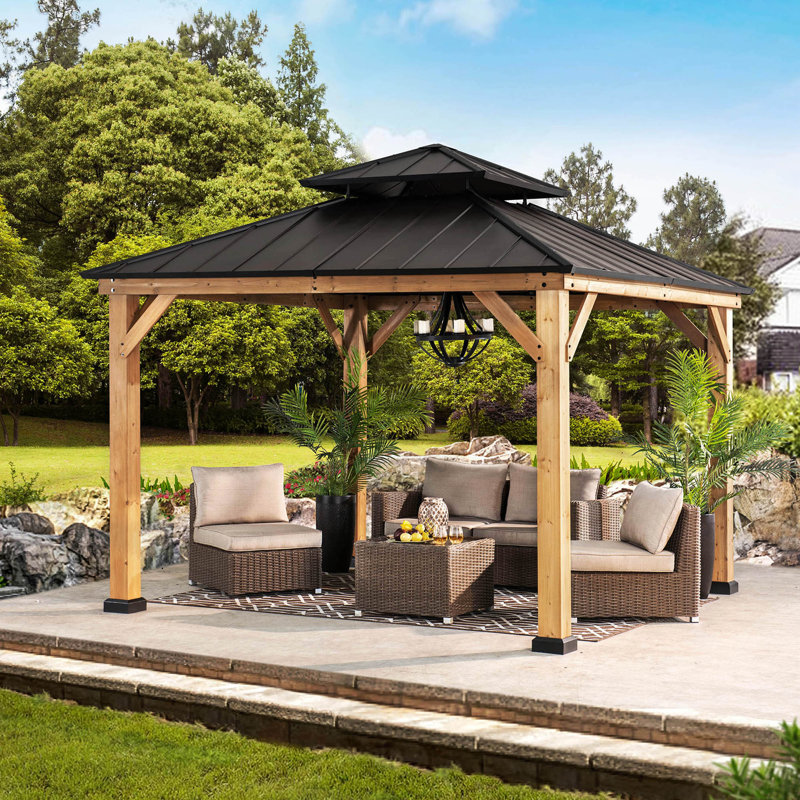 Gazebo d'extérieur Sunjoy de 3,35 m x 3,35 m (11 pi x 11 pi) avec structure en cèdre et toit rigide double en acier noir, idéal pour le jardin et la cour arrière.