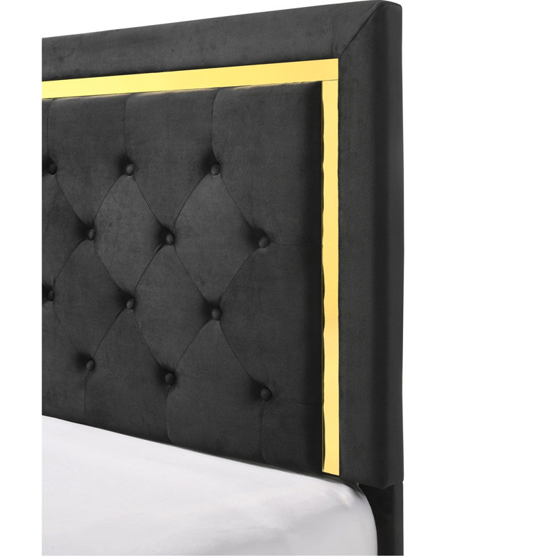 Grand lit moderne en tissu noir avec ornements dorés et tête de lit tapissier élégante