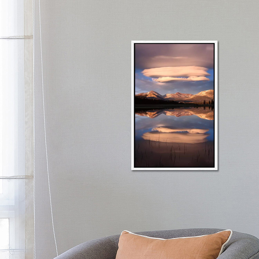 Lenticular Clouds Reflected In Flooded Tuolumne Meadows, Yosemite National Park, California von Tim Fitzharris - Gallery...