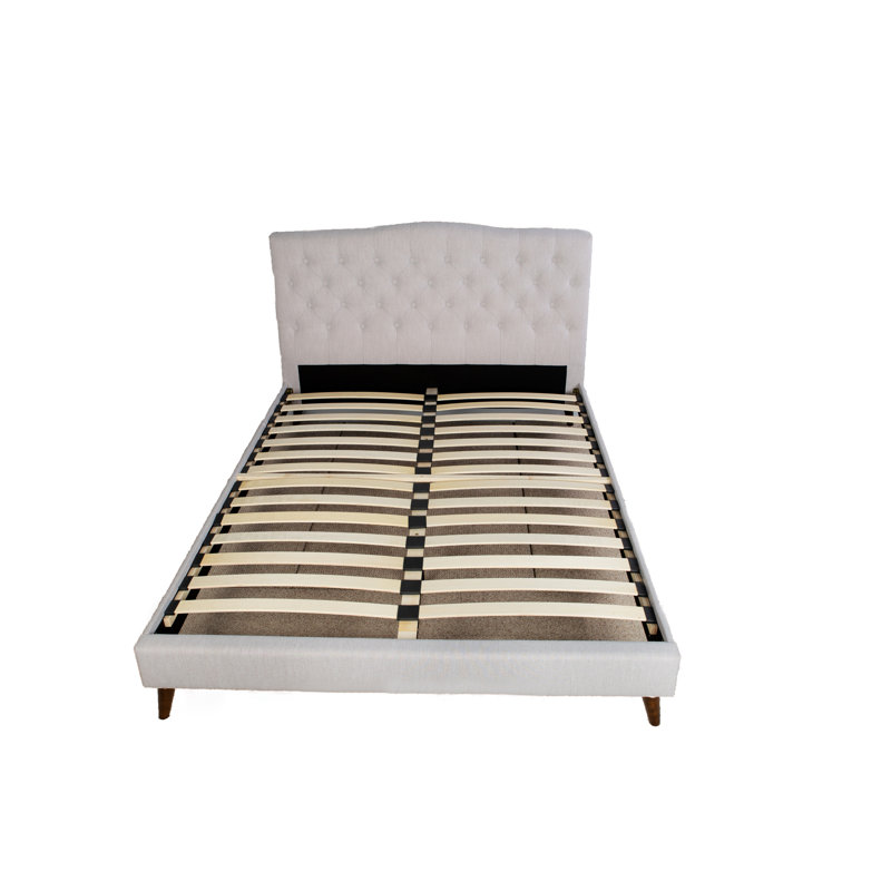 Grand lit tapissier avec 2 tables de chevet, couleur pierre, gris, bases de table de chevet noyer, tablettes et coins, tissu 100%