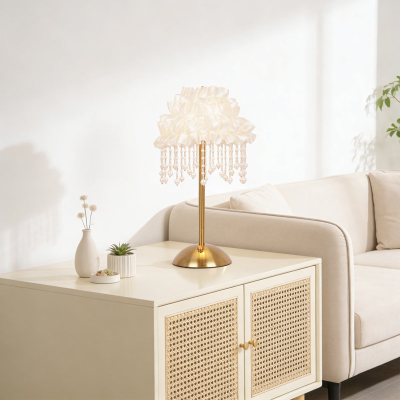Lampe de table moderne 13 po avec abat-jour en tissu à volants et pampilles perlées (ampoule incluse)