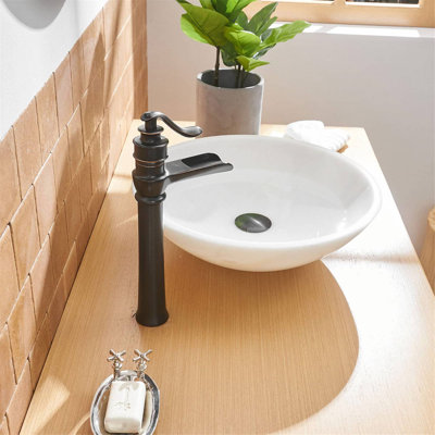 Single-handle Bathroom Faucet with Drain Assembly