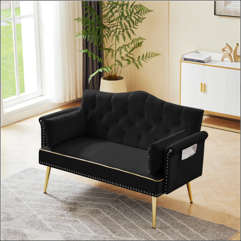 Luxueux canapé en velours noir pour des salons élégants et des sièges confortables