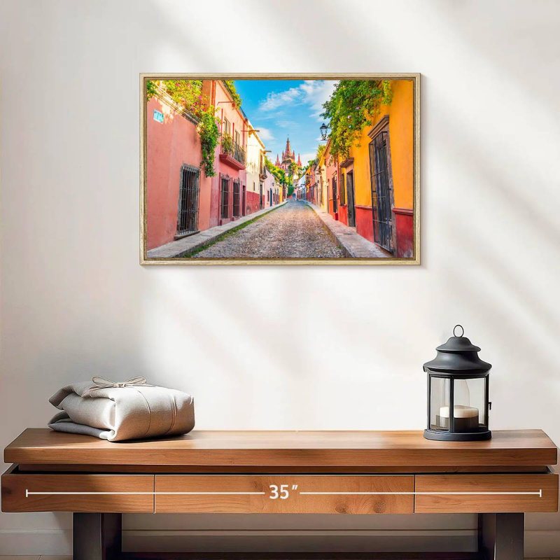 Pittoresque rue San Miguel, 19 po x 13 po, Cadre flottant en bois naturel