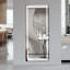Miroir vertical pleine longueur 64 po x 21 po avec lumière DEL, miroir de sol éclairé avec support, miroir mural à intensité variable avec cadre mince en alliage d'aluminium pleine longueur, noir