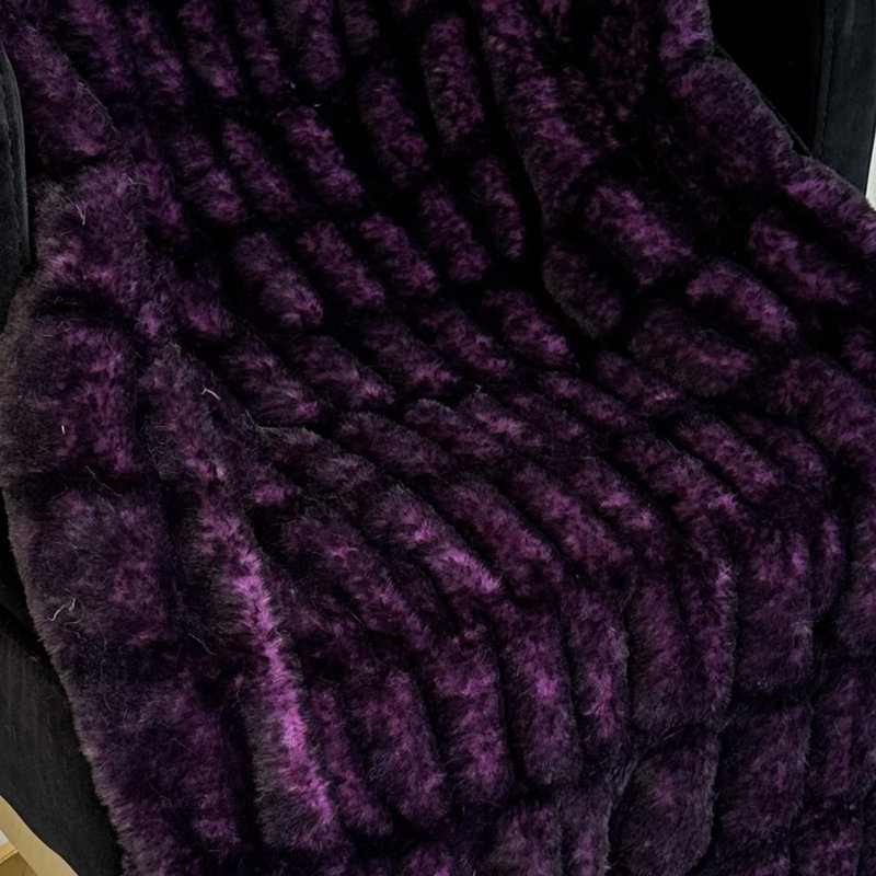Couverture en fausse fourrure pelucheuse, L 36 po x L 60 po, Mauve