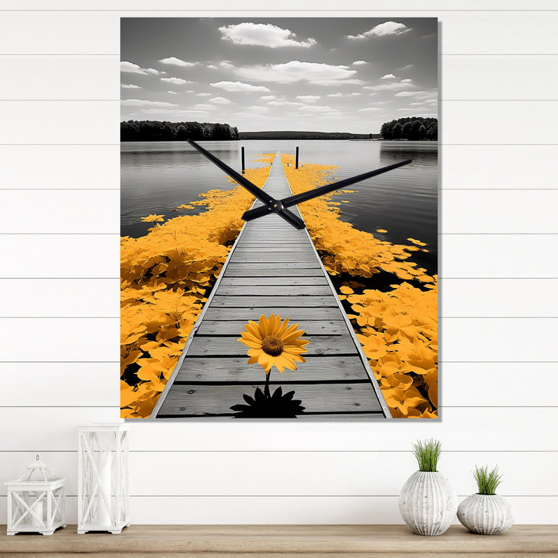 Horloge murale moderne jaune gris Lake Lakeside Retreat I - Cottage, Très grand