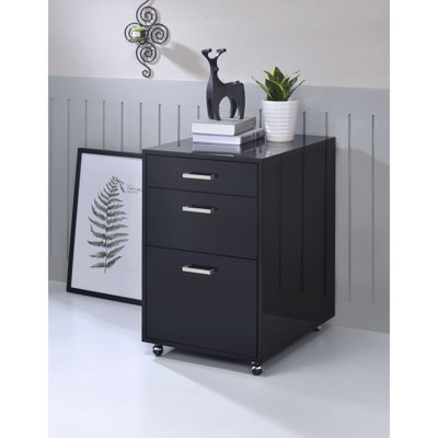 Armoire noire à finition brillante et chromée