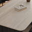 Table de salle à manger élégante et classique-983182700