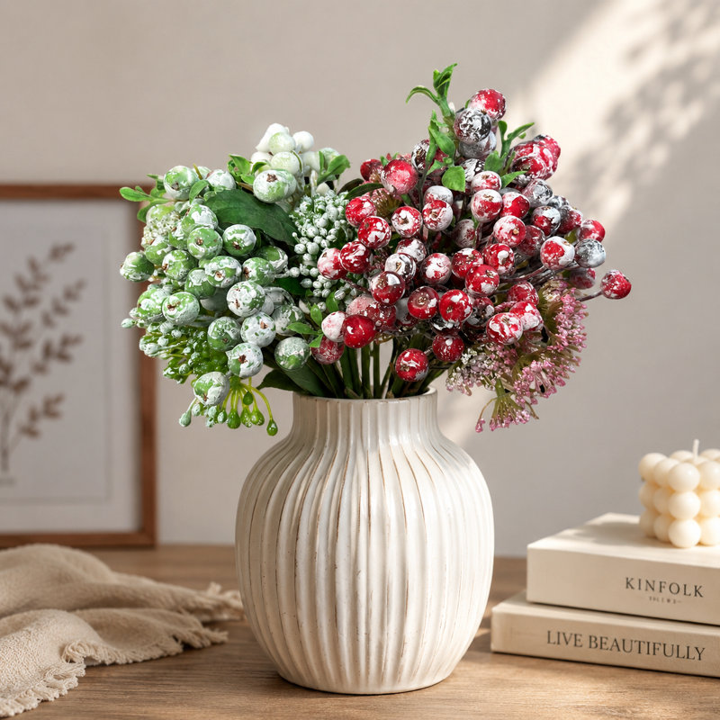 Ensemble de 2 bouquets de fleurs de baies artificielles avec verdure, tiges florales mélangées rouges et blanches pour vase et centre de table
