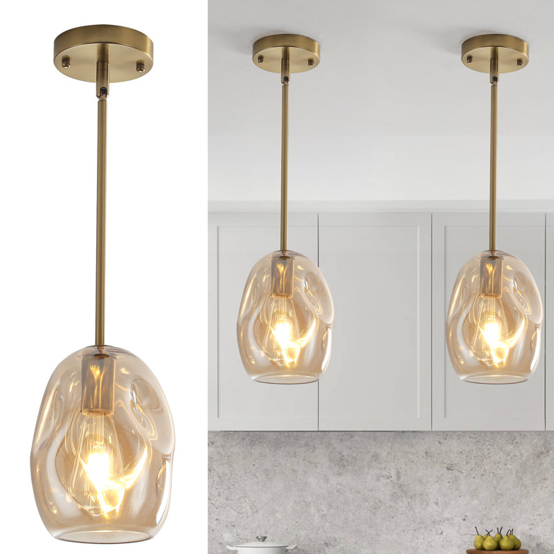 Suspension moderne en laiton à une lumière avec abat-jour en verre ambré