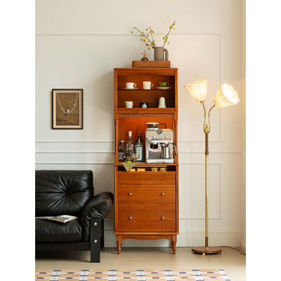 Armoire à buis de style médiéval