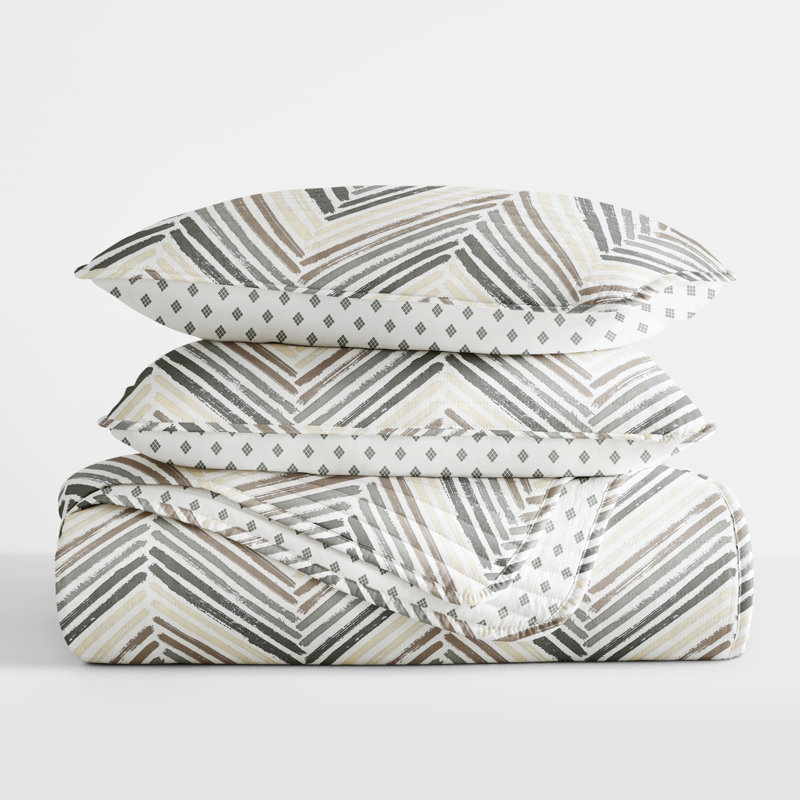 Light Gray Reversible Microfiber Full Quilt Set with Chevron Pattern
