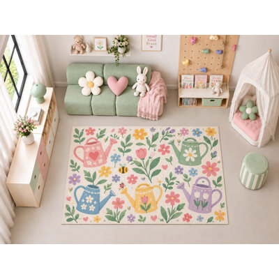 Tapis d'intérieur ultramince 152 x 213 cm (5' x 7') à motif arrosoir et fleurs, idéal pour la chambre d'enfant, la crèche, la salle de classe ou la salle de jeux. Doux et à poils courts, avec revêtement antidérapant en silicone.