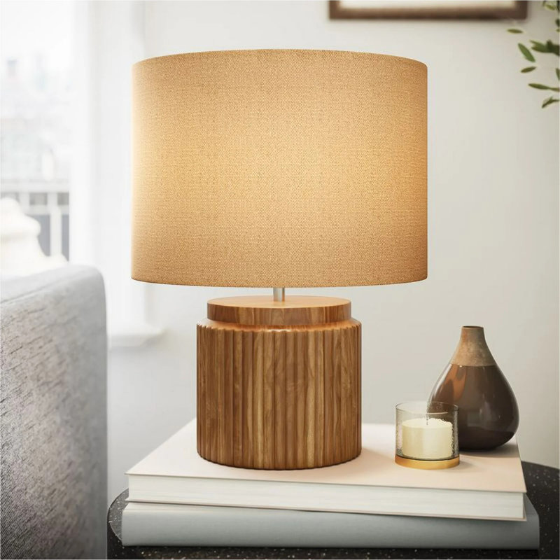Belle lampe de table en faux bois brun par Drew Barrymore