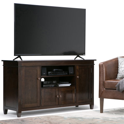 Meuble télé Carlton de 54 po de large en bois massif brun tabac pour téléviseur de 60 po ou moins Carlton