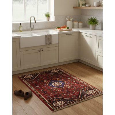 Tapis unique en laine noué à la main style Shiraz des années 2010 de 3 pi 6 po x 5 pi rouge Amogne