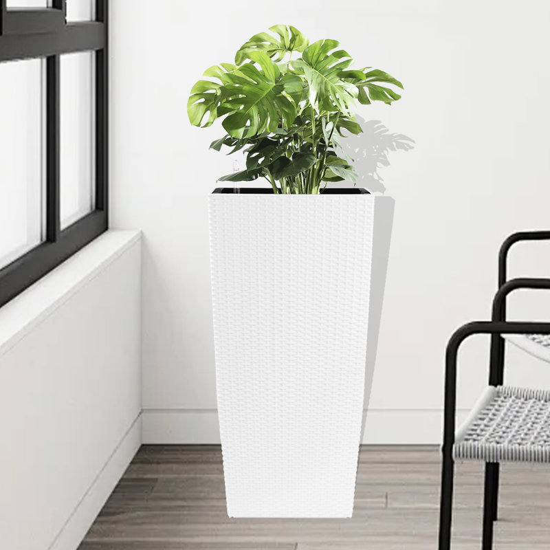 Pot de fleurs en plastique blanc avec arrosage automatique et système de ventilation radiculaire