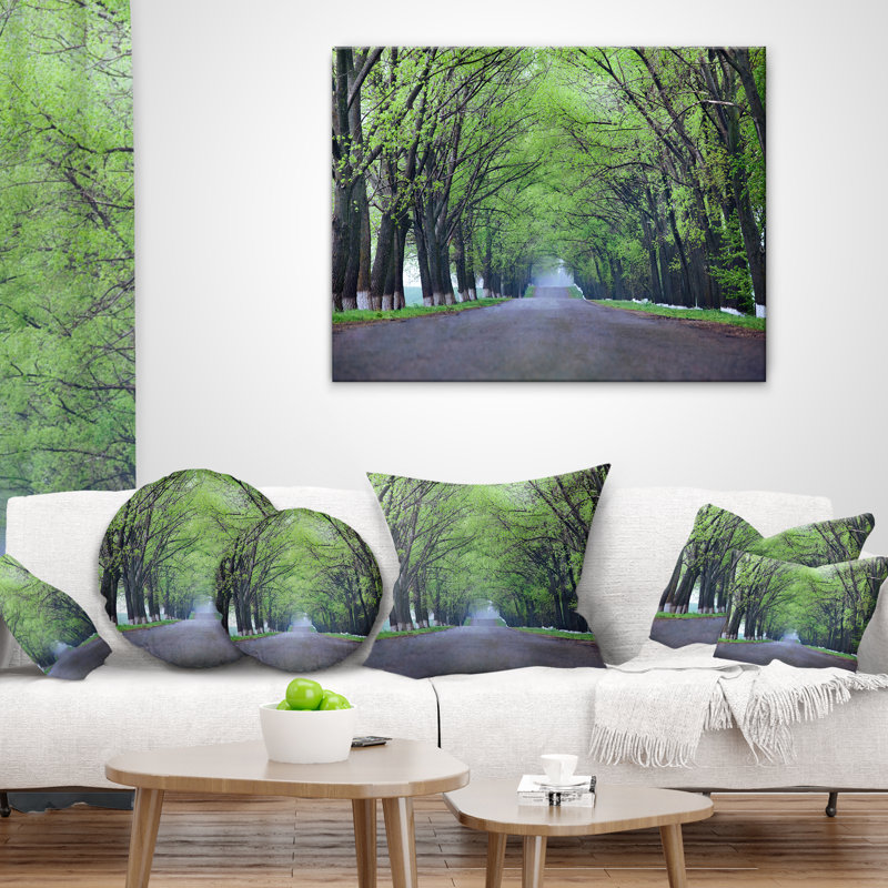 Coussin de photographie en arche trees over country road, 16 po x 1 po