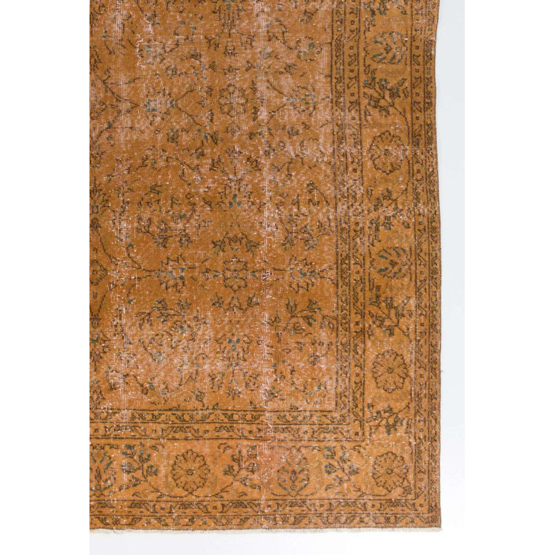 Tapis turc moderne teint à la main de couleur orange avec motif floral 6,7 x 10,2 pi