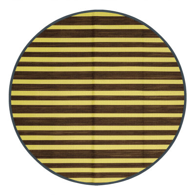 Tapis brun à rayures horizontales lavable à la machine