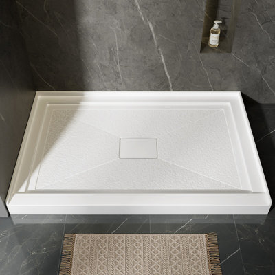 Base de douche en acrylique blanc de 48 po x 32 po VEVOR, drain central, surface antidérapante, seuil bas de 3 3/4 po, conception de drainage incliné de type X, housse magnétique solide incluse