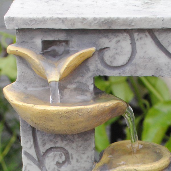 Fontaine en feuille de résine Aleida