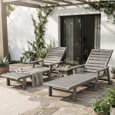Chaise longue d'extérieur en résine 72,96 po avec dossier réglable à 5 niveaux et porte-gobelet intégré et roulettes (gris)