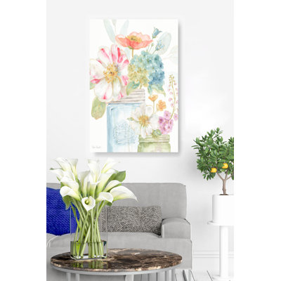 Pots de fleurs, bouquet, delphiniums, hortensias. Coquelicots floraux