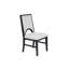 Chaise à découpes arquée en tissu blanc