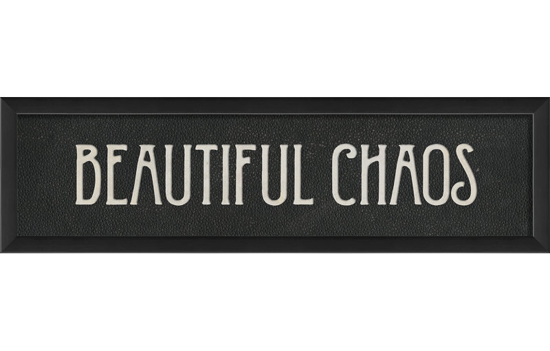 « magnifique chaos », art textuel encadré