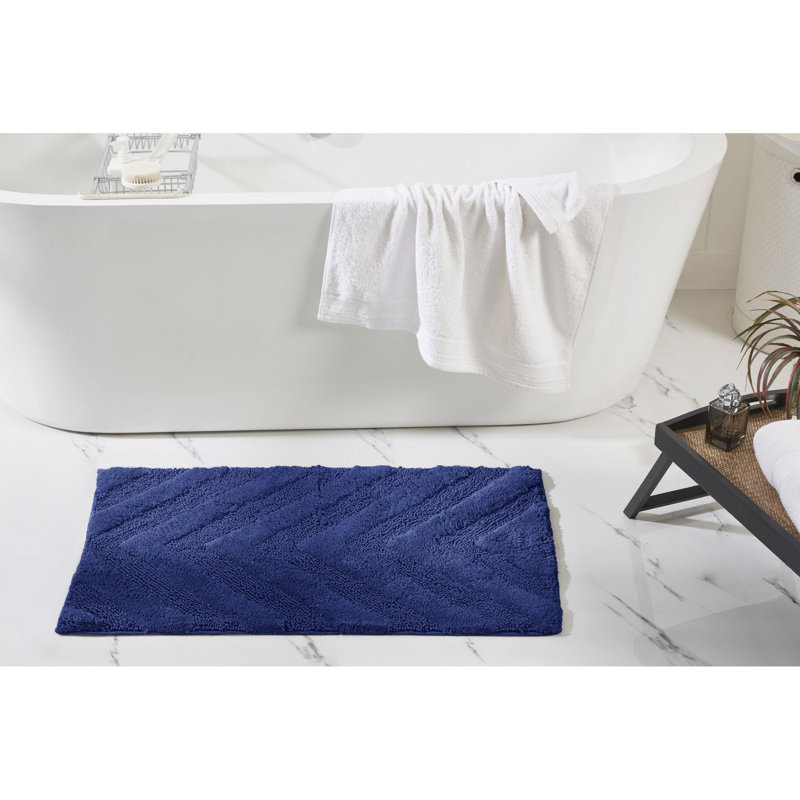 Tapis pour salle de bain touffeté à 100% coton Branston 1990 GSM avec envers antidérapant, certifié OEKO-TEX, lavable à la machine, motif de chevrons luxueux, tapis de salle de bain ultra doux et absorbant, rectangle 21 po x 34 po, bleu marine