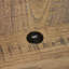 Chambre à coucher avec lit simple, tête de lit bibliothèque, tables de chevet avec rangement verrouillable, finition manguier, style moderne
